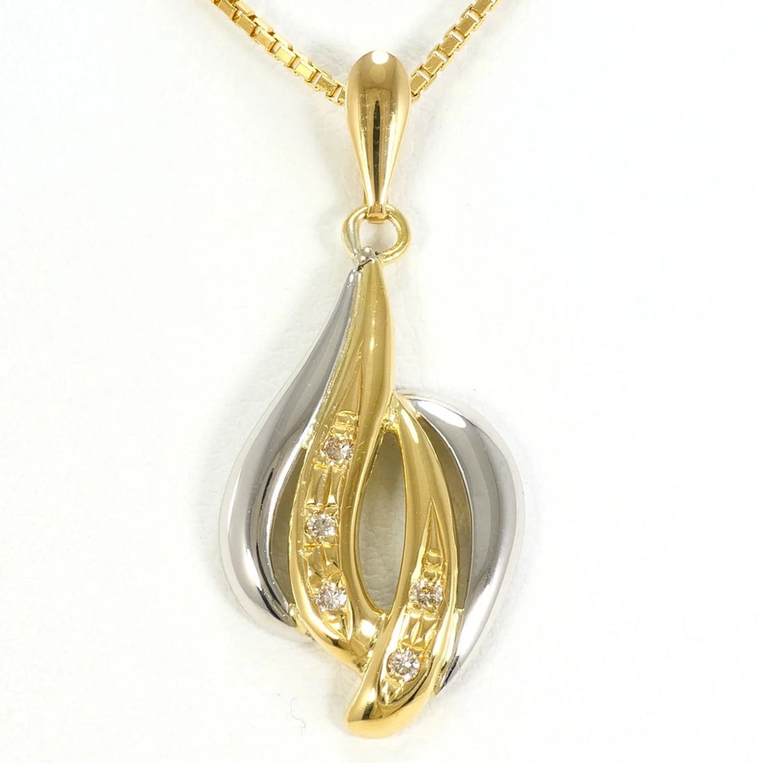 PT850 PLATINUM 18K YELLOW GOLD NECKLACE: PT850 Platinum 18K Yellow Gold Necklace Brand: Unbranded Type/Style: Necklace Material: Platinum 850 Yellow gold (18K) Color: Yellow gold Size: Neck Circumference 40 cm / 15.74'' Pendant Size 30mm x