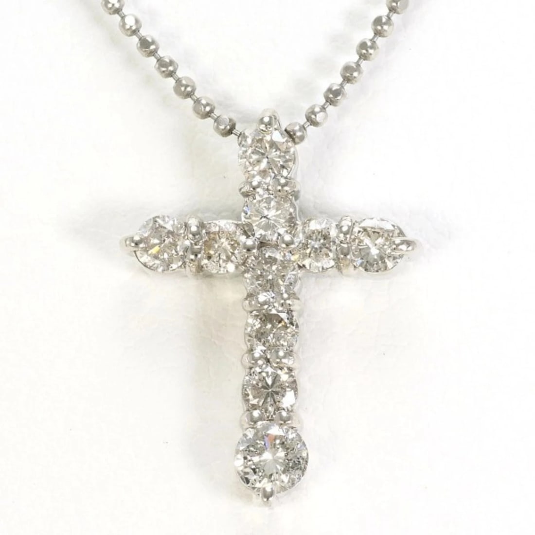 PT900 PLATINUM PT850 NECKLACE DIAMOND: PT900 Platinum PT850 Necklace Diamond Brand: Unbranded Type/Style: Necklace Material: Platinum 850 Platinum 900 Color: Platinum Size: Neck Circumference 40 cm / 15.74'' Pendant Size 18mm x 12mm /