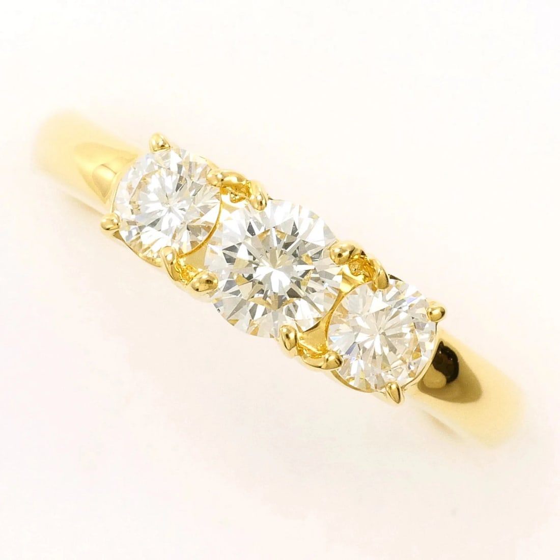 18K YELLOW GOLD RING AND DIAMONDS (1 of 3)
