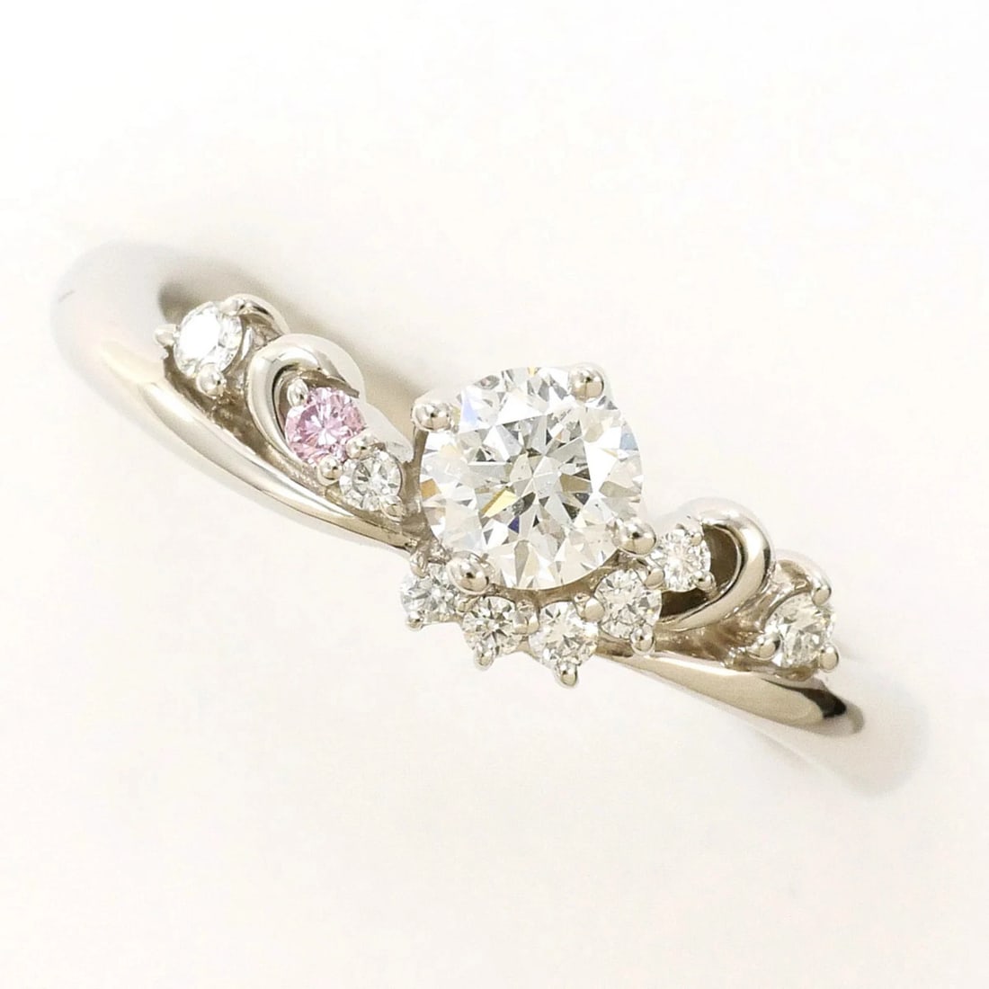 PT900 PLATINUM RING DIAMOND: PT900 Platinum Ring Diamond Brand: Unbranded Type/Style: Band Ring Material: Platinum 900, Main Stone/Creation Natural Color: Blue, Clear, Pink, Platinum Size: US 4.5 Accessories: None Acc