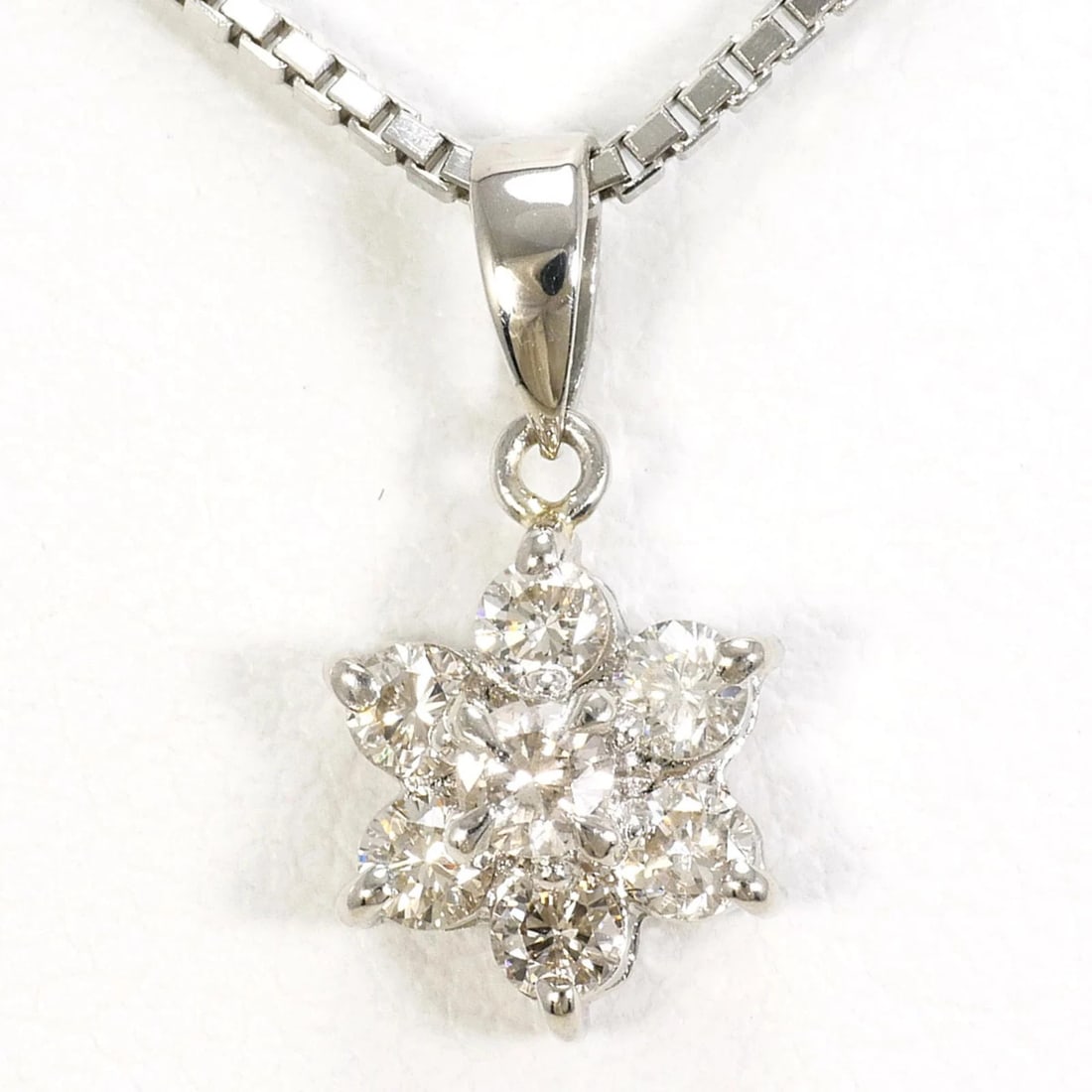 PT900 PLATINUM / PT850 NECKLACE DIAMOND: PT900 Platinum / PT850 Necklace Diamond Brand: Unbranded Type/Style: Necklace Material: Platinum 850 Platinum 900, Main Stone/Creation Natural Color: Platinum Size: Neck Circumference 46 cm / 18.11''
