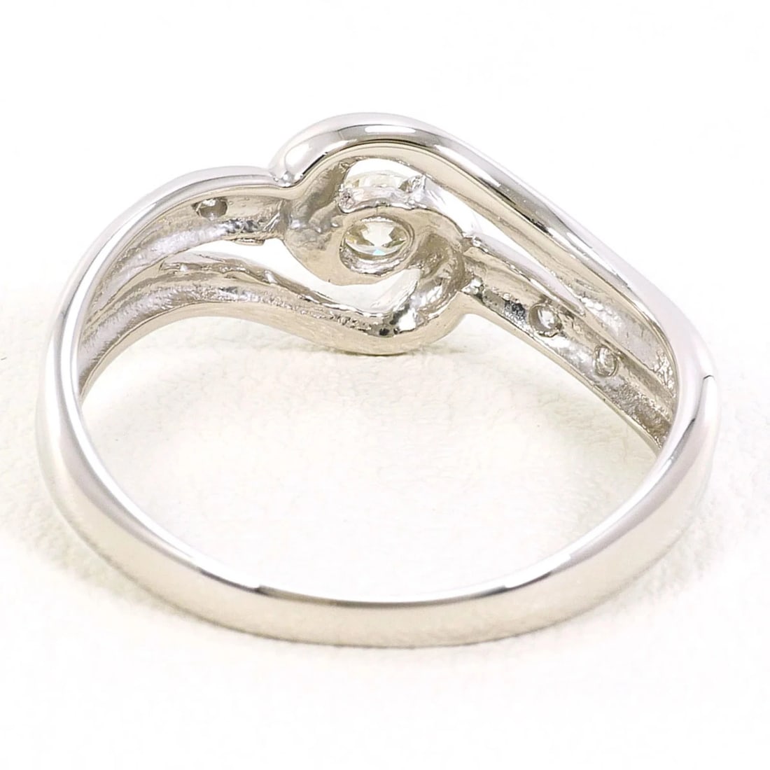PT900 PLATINUM RING, 1 DIAMOND - 3