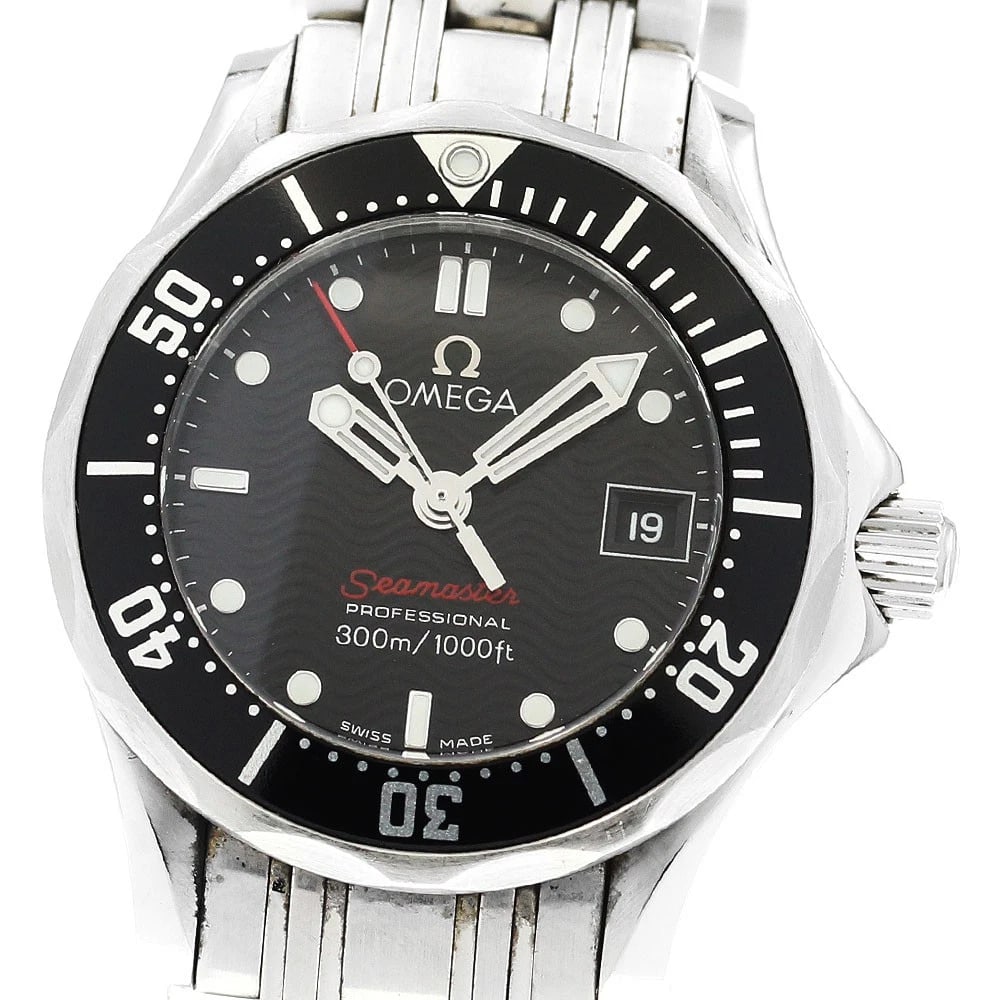 OMEGA SEAMASTER QUARTZ WATCH: OMEGA Seamaster Quartz Watch Brand: OMEGA Type/Style: Wristwatch Material: Band Material Stainless Steel, Case Material Stainless Steel Color: Band Color Silver, Case Color Silver, Dial Color black