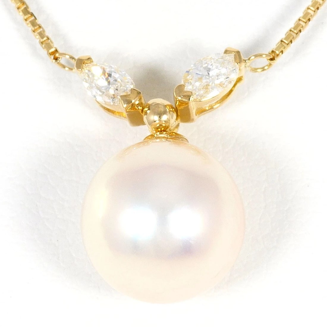 K18 18K GOLD NECKLACE PEARL: K18 18k gold Necklace Pearl Brand: No Brand Type/Style: Necklace Material: 18k gold, Main Stone/Creation Cultured Pearl Color: gold Size: Total length41cm Accessories: None Accessories Notice: When