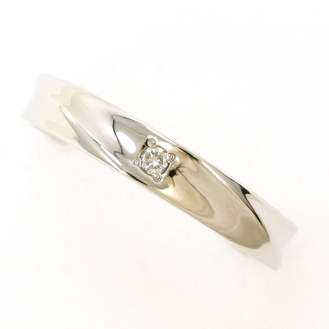 PT900 PLATINUM RING DIAMOND: PT900 Platinum Ring Diamond Brand: No Brand Type/Style: Ring Material: PT900 Platinum, Main Stone/Creation Diamond Color: Silver Size: US6 Accessories: None Accessories Notice: When purchasing