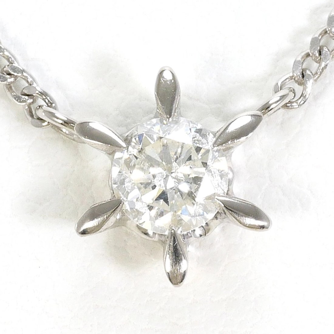 PT850 PLATINUM NECKLACE DIAMOND: PT850 Platinum Necklace Diamond Brand: No Brand Type/Style: Necklace Material: PT850 Platinum, Main Stone/Creation Diamond Color: Silver Size: Total length41cm Accessories: None Accessories Notice:
