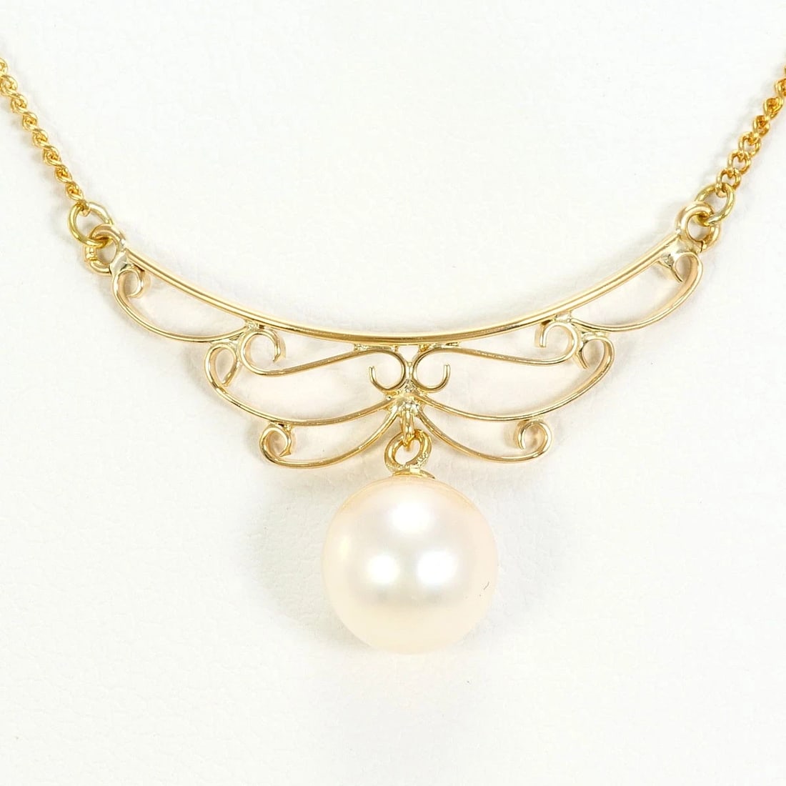 K18 18K GOLD NECKLACE PEARL: K18 18k gold Necklace Pearl Brand: No Brand Type/Style: Necklace Material: 18k gold, Main Stone/Creation Cultured Pearl Color: Gold Size: Total Length42 cm Accessories: None Accessories Notice: When