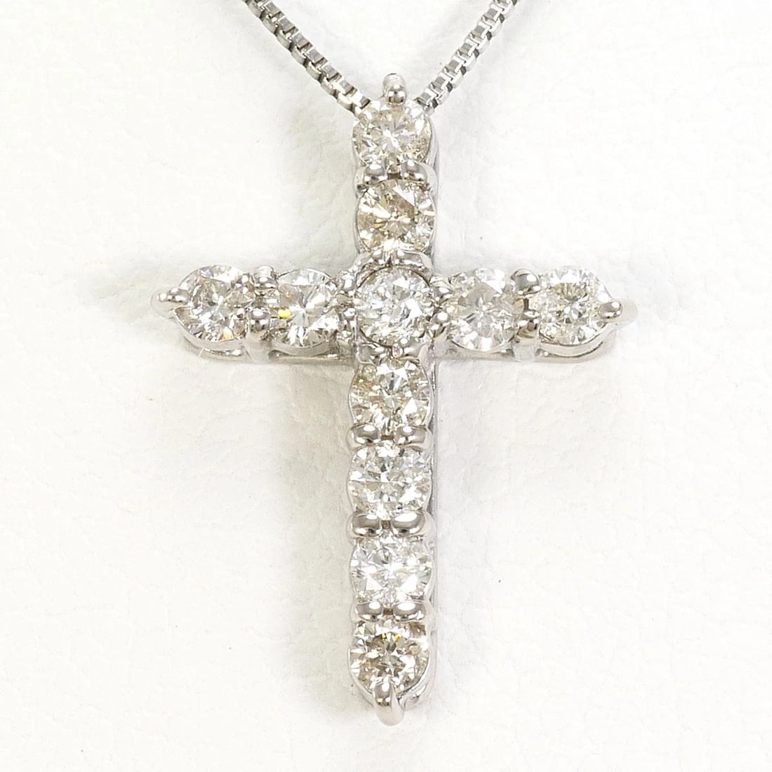 K18 18K GOLD NECKLACE DIAMOND: K18 18k gold Necklace Diamond Brand: No Brand Type/Style: Necklace Material: 18k gold, Main Stone/Creation Diamond Color: Gold Size: Total length40cm Accessories: None Accessories Notice: When