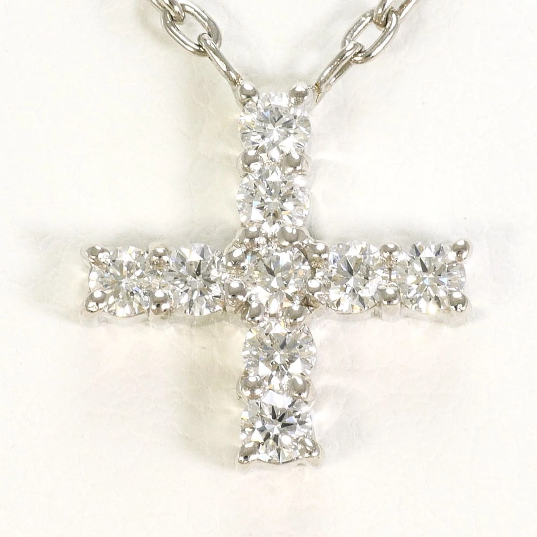 PT900 PLATINUM PT850/PLATINUM NECKLACE: PT900 Platinum PT850/Platinum Necklace Brand: No Brand Type/Style: Necklace Material: PT900 Platinum PT850/Platinum, Main Stone/Creation Diamond Color: Silver Size: total length 40 cm Accessories: