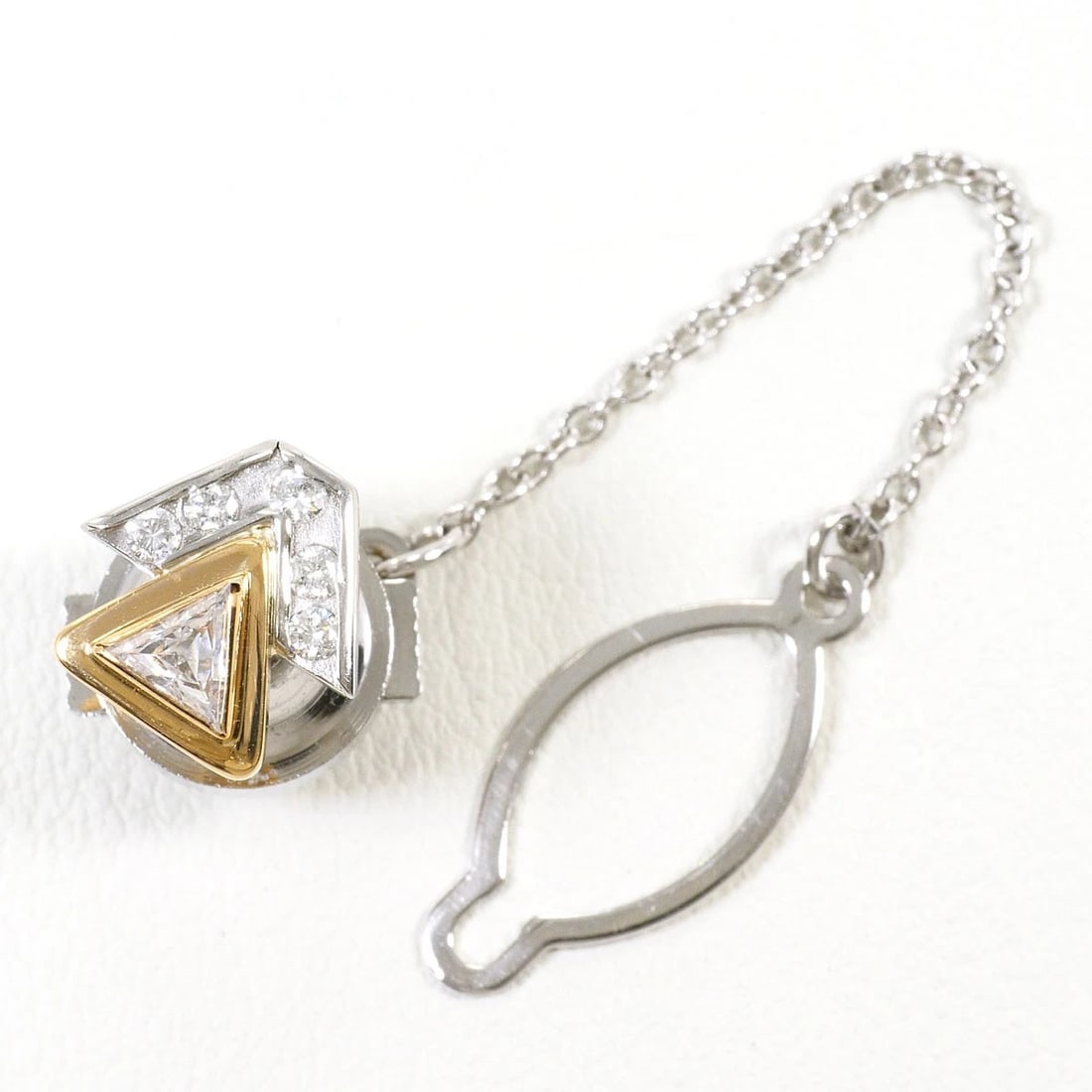 K18 BROOCH DIAMOND: K18 Brooch Diamond Brand: No Brand Type/Style: Brooch Material: k18,YG,WG, Main Stone/Creation Diamond Color: YG,WG Size: none Accessories: None Accessories Notice: When purchasing pre-owned goods,