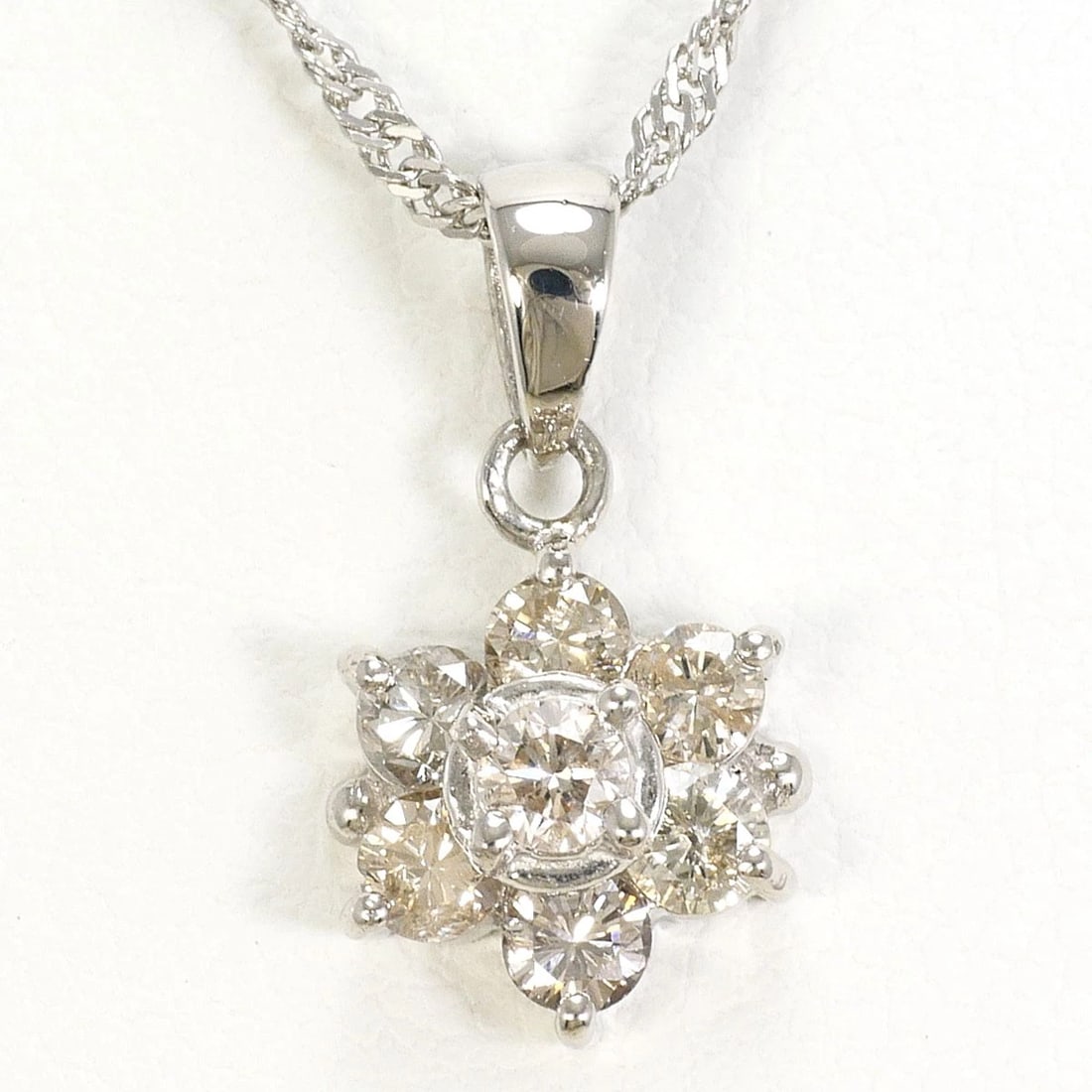 PT900 PLATINUM PT850/PLATINUM NECKLACE BROWN DIAMOND: PT900 Platinum PT850/Platinum Necklace Brown diamond Brand: No Brand Type/Style: Necklace Material: PT900 Platinum PT850/Platinum, Main Stone/Creation Diamond brown Color: Silver Size: none