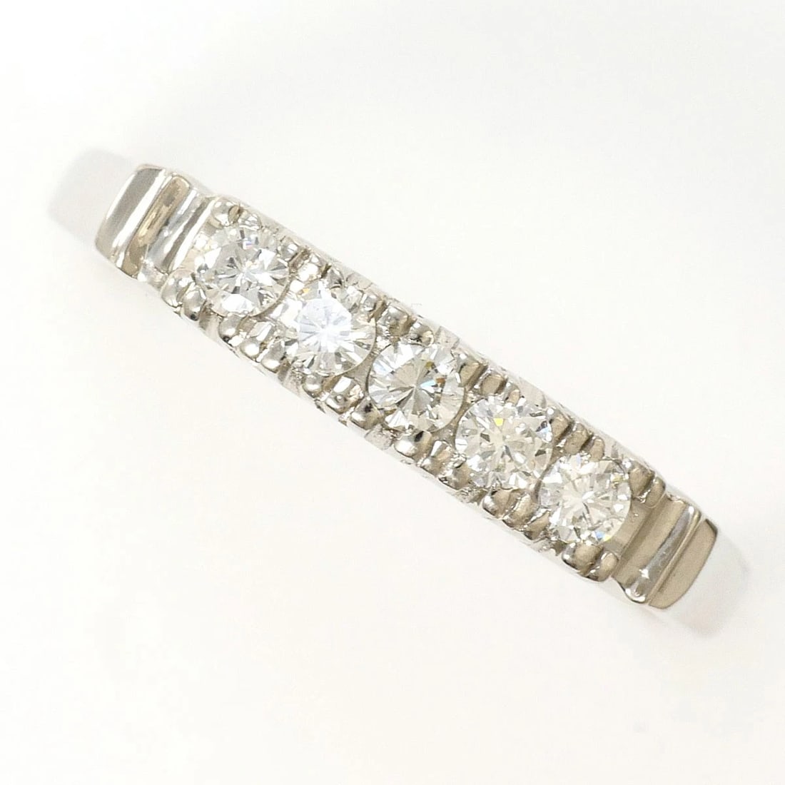 PT850 PLATINUM RING DIAMOND: PT850 Platinum Ring Diamond Brand: No Brand Type/Style: Ring Material: PT850 Platinum, Main Stone/Creation Diamond Color: Silver Size: US 7 7/8 Accessories: None Accessories Notice: When purchasing