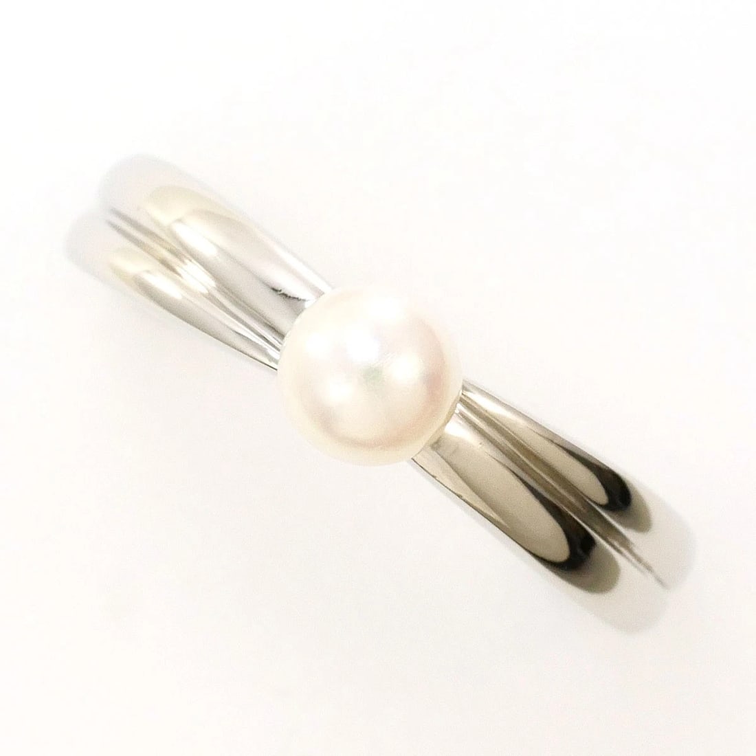 PT900 PLATINUM RING PEARL: PT900 Platinum Ring Pearl Brand: No Brand Type/Style: Ring Material: PT900 Platinum, Main Stone/Creation cultured pearl Color: Silver Size: US 6 1/4 Accessories: None Accessories Notice: When
