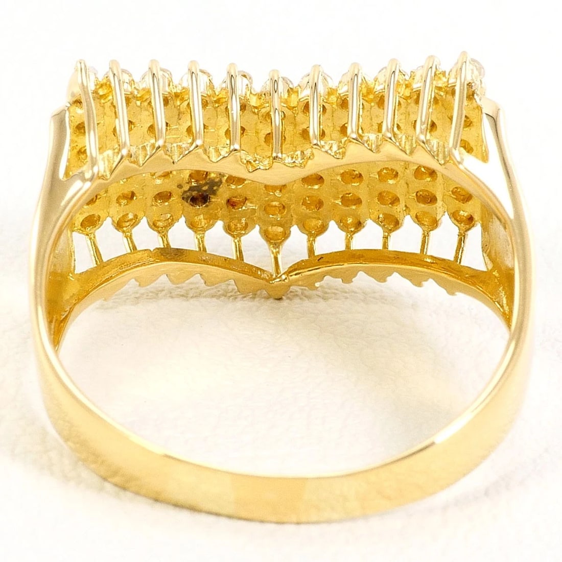 K18 18K GOLD RING DIAMOND: K18 18k gold Ring Diamond Brand: No Brand Type/Style: Ring Material: 18k gold, Main Stone/Creation Diamond Color: Gold Size: US 6 1/4 Accessories: None Accessories Notice: When purchasing