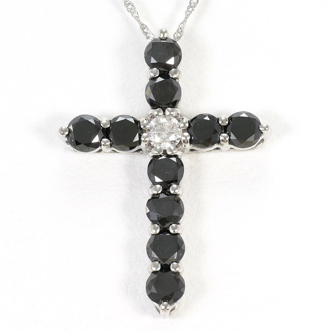 K18 18K GOLD PT850/PLATINUM NECKLACE BLACK DIAMOND: K18 18k gold PT850/Platinum Necklace Black diamond Brand: No Brand Type/Style: Necklace Material: 18k gold PT850/Platinum, Main Stone/Creation Black Diamond Color: Gold,Silver Size: tOTAL LENGTH 41CM