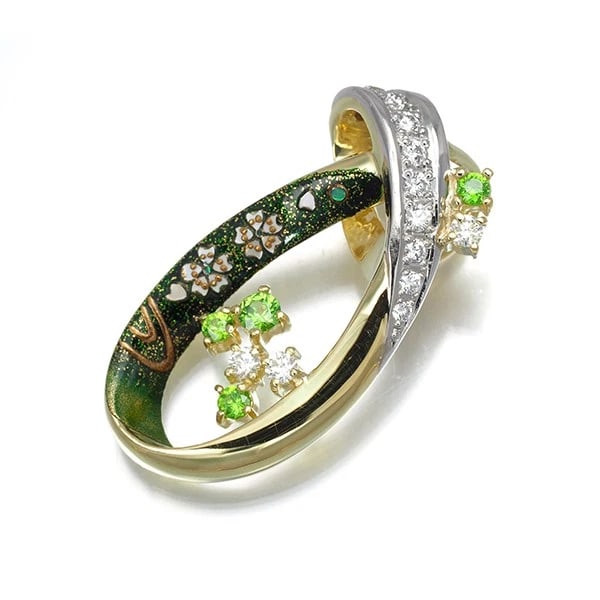 YAMAZAKI YUMIKO DEMANTOID GARNET MAKIE: YAMAZAKI YUMIKO Demantoid Garnet Makie Brand: YAMAZAKI YUMIKO Type/Style: Pendant Material: 18K / 750 / Yellow Gold 900 / Platinum Urushi, Main Stone/Creation Natural Color: none Size: Design size: