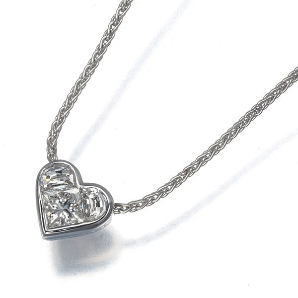 BVLGARI NECKLACE DIAMOND 18K 750 WHITE GOLD: BVLGARI Necklace Diamond 18K 750 White Gold Brand: BVLGARI Type/Style: Necklace Material: 18K 750 White Gold, Main Stone/Creation Natural Color: White Size: Necklace length: 41cm Pendant size: 7.6 x