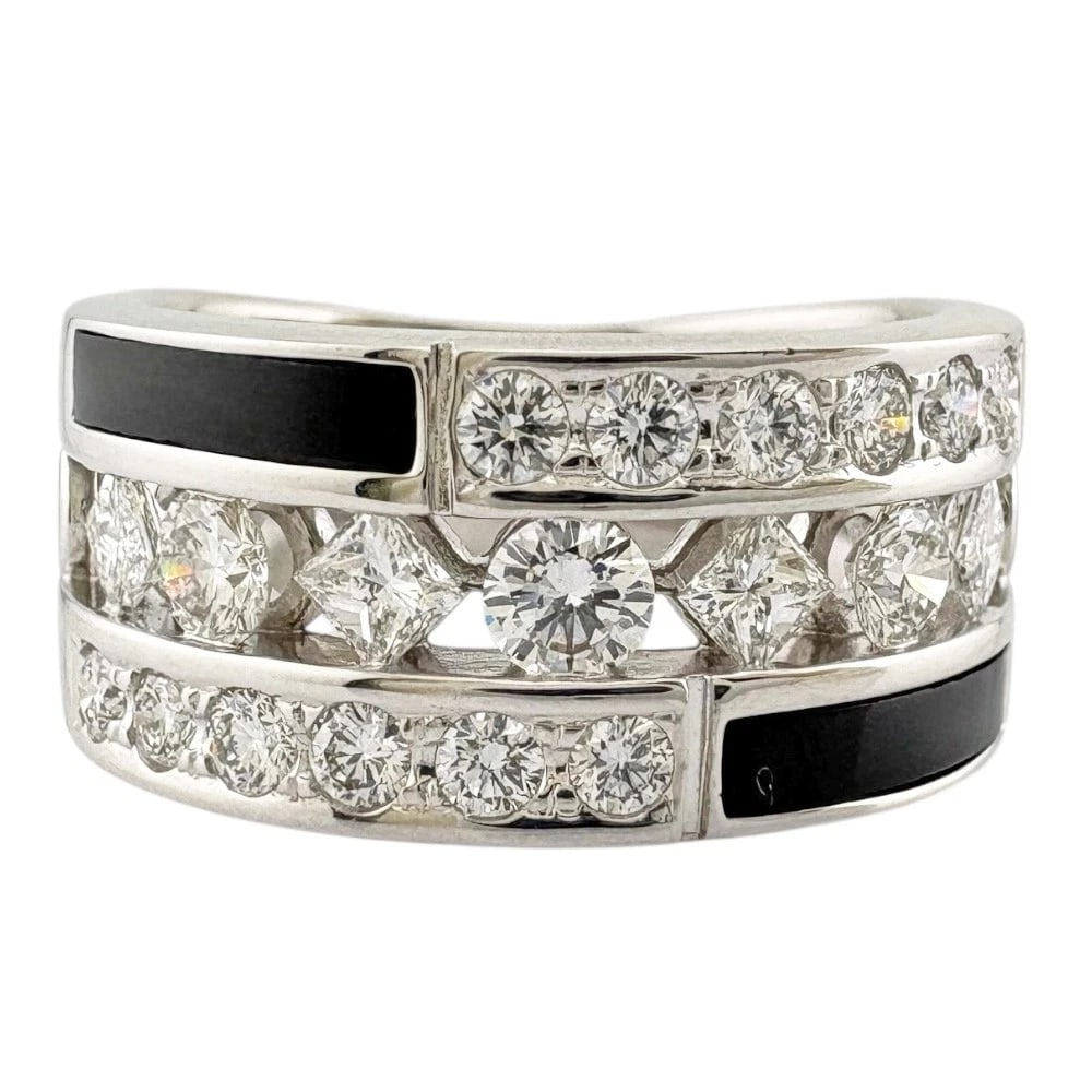 TASAKI RING K18 WHITE GOLD ONYX DIAMOND: TASAKI Ring K18 white gold onyx diamond Brand: TASAKI Type/Style: Ring Material: K18 white gold, Main Stone/Creation onyx/diamond Color: Silver Size: US 5 1/2 Accessories: None Accessories