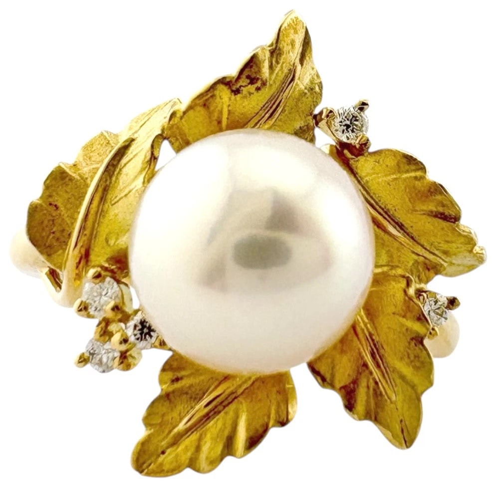 RING K18 YELLOW GOLD AKOYA PEARL DIAMOND: Ring K18 yellow gold Akoya pearl diamond Brand: Unbranded Type/Style: Ring Material: K18 yellow gold, Main Stone/Creation Akoya pearl/diamond Color: gold Size: US 6 1/2 Accessories: None Accessories