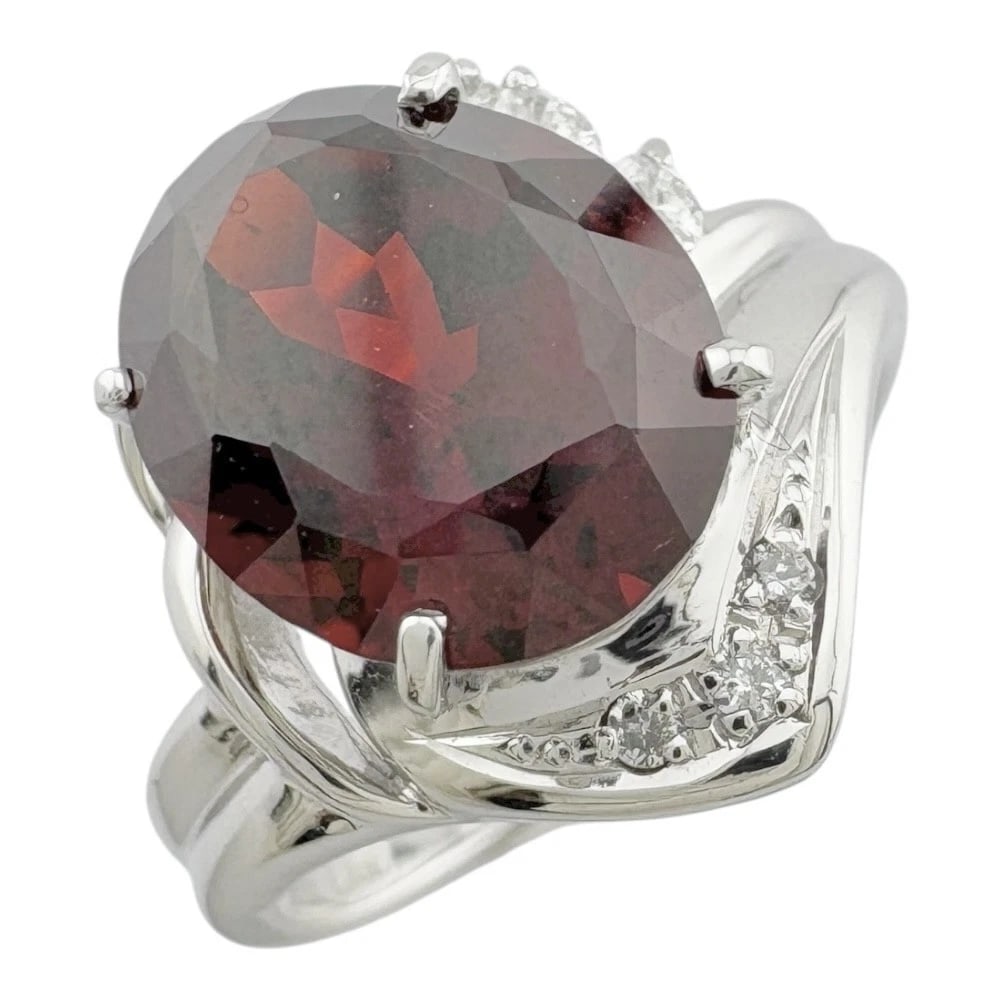 RING K18 WHITE GOLD GARNET DIAMOND: Ring K18 white gold garnet diamond Brand: Unbranded Type/Style: Ring Material: K18 white gold, Main Stone/Creation garnet/diamond Color: Silver Size: US 6 3/8 Accessories: None Accessories Notice: