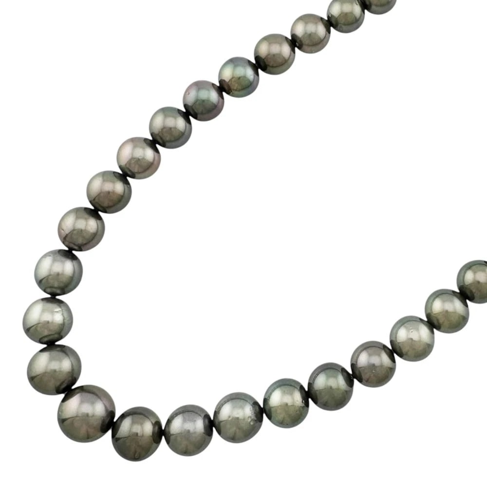 MIKIMOTO NECKLACE K18 WHITE GOLD BLACK BUTTERFLY: MIKIMOTO Necklace K18 white gold Black butterfly Brand: MIKIMOTO Type/Style: Necklace Material: K18 white gold, Main Stone/Creation Black butterfly Color: Silver Size: Total Length:47cm Pearl Diameter