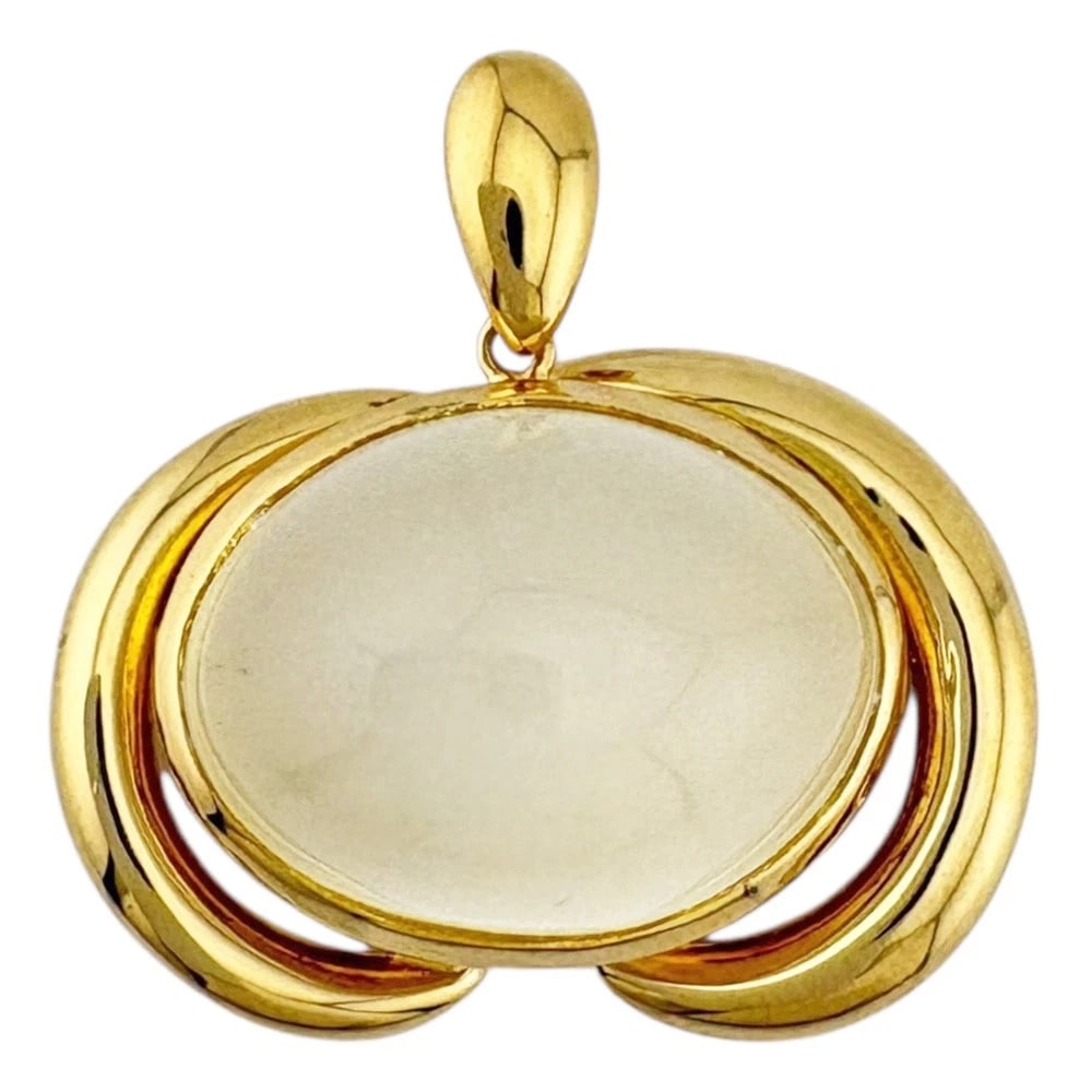 TASAKI PENDANT TOP K18 YELLOW GOLD MOONSTONE: TASAKI Pendant top K18 yellow gold Moonstone Brand: TASAKI Type/Style: Pendant top Material: K18 yellow gold, Main Stone/Creation Moonstone Color: gold Size: Top:W28.0mm x H27.0mm Clasp:W2.5mm x H6.5m