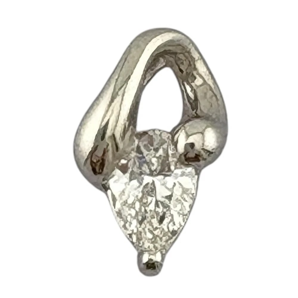 TASAKI PENDANT TOP PT900PLATINUM DIAMOND: TASAKI Pendant top Pt900Platinum diamond Brand: TASAKI Type/Style: Pendant top Material: Pt900Platinum, Main Stone/Creation NATURAL Color: Silver Size: Top:W7.0mm x H10.5mm Clasp:W1.5mm x H2.0mm A