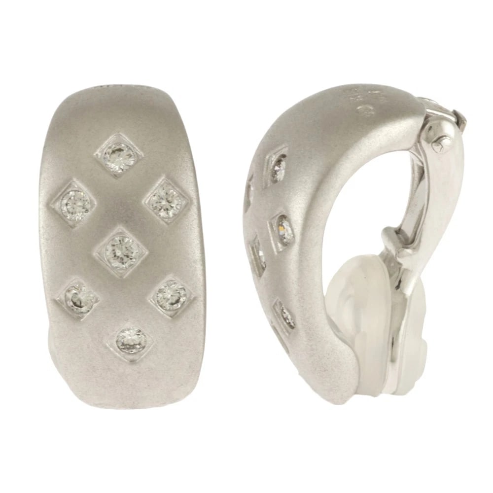 TASAKI EARRING K18 WHITE GOLD DIAMOND: TASAKI Earring K18 white gold diamond Brand: TASAKI Type/Style: EarRing Material: K18 white gold, Main Stone/Creation Natural Color: Silver Size: 16.5mm x 8.0mm(*mm) Accessories: None Accessories