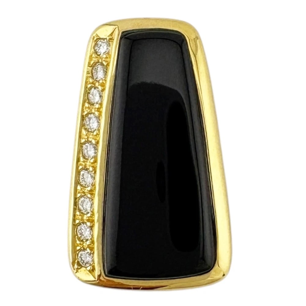 TASAKI PENDANT TOP K18 YELLOW GOLD ONYX: TASAKI Pendant top K18 yellow gold onyx Brand: TASAKI Type/Style: Pendant top Material: K18 yellow gold, Main Stone/Creation Onyx/Diamond Color: gold Size: Top:W11.0mm x H18.0mm Clasp:W2.0mm x H5.0mm