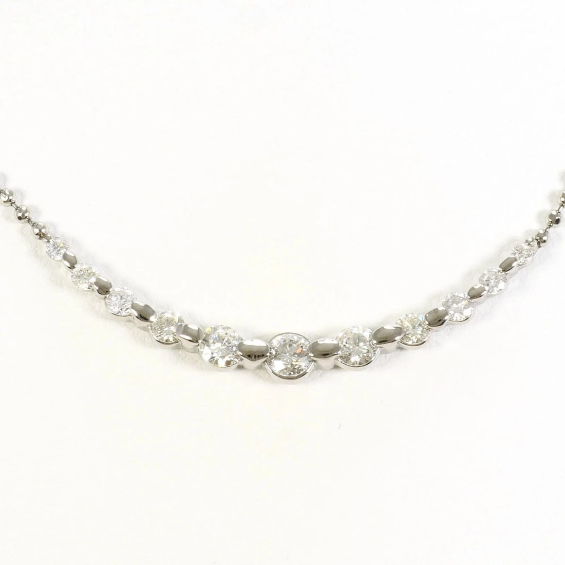 PT850 PLATINUM NECKLACE DIAMOND: PT850 Platinum Necklace Diamond Brand: Unbranded Type/Style: Necklace Material: Platinum 850 Color: Platinum Size: Neck Circumference 41 cm / 16.14'' Pendant Size 13mm x 40mm / 0.51'' x 1.57''