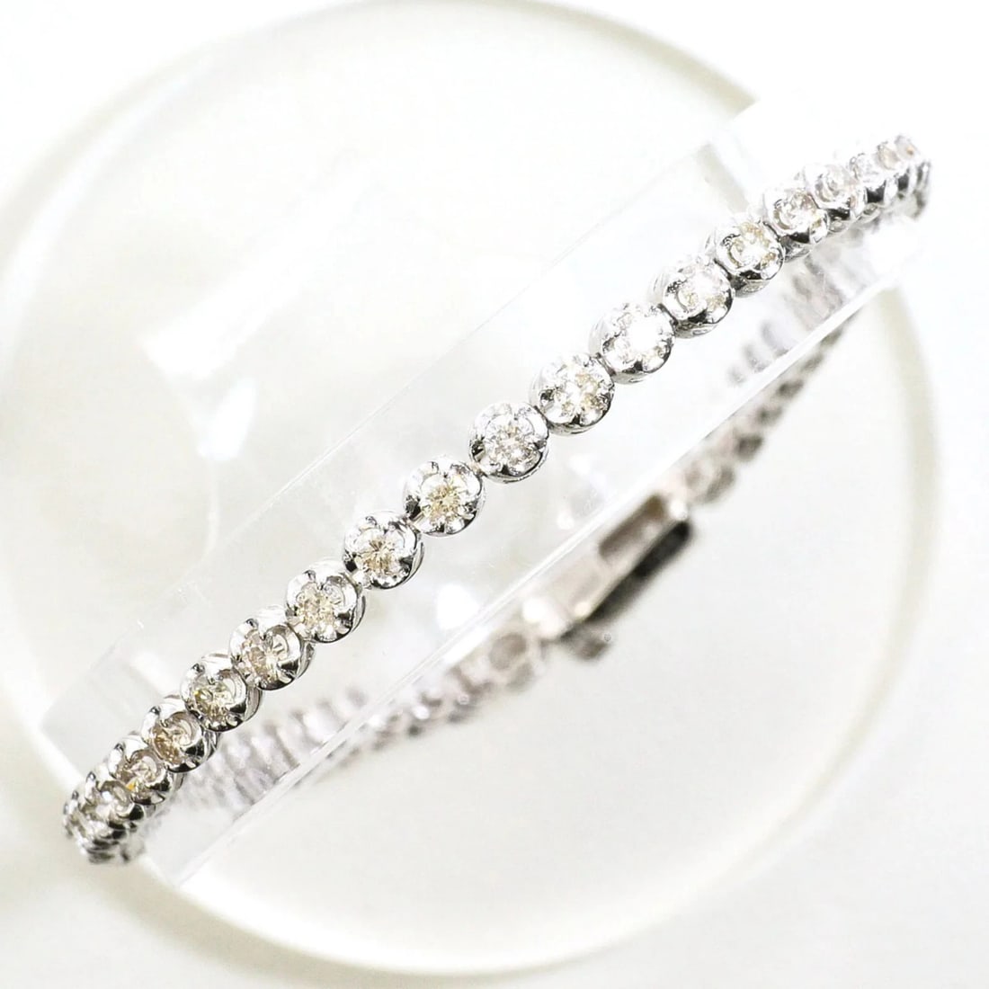 PT900 PLATINUM BRACELET DIAMONDS: PT900 Platinum Bracelet Diamonds Brand: Unbranded Type/Style: Charm bracelet Material: Platinum 900 Color: Platinum Size: Length 17.5cm / 6.88'' Weight 8.4g / 0.29oz. Accessories: None Accessories