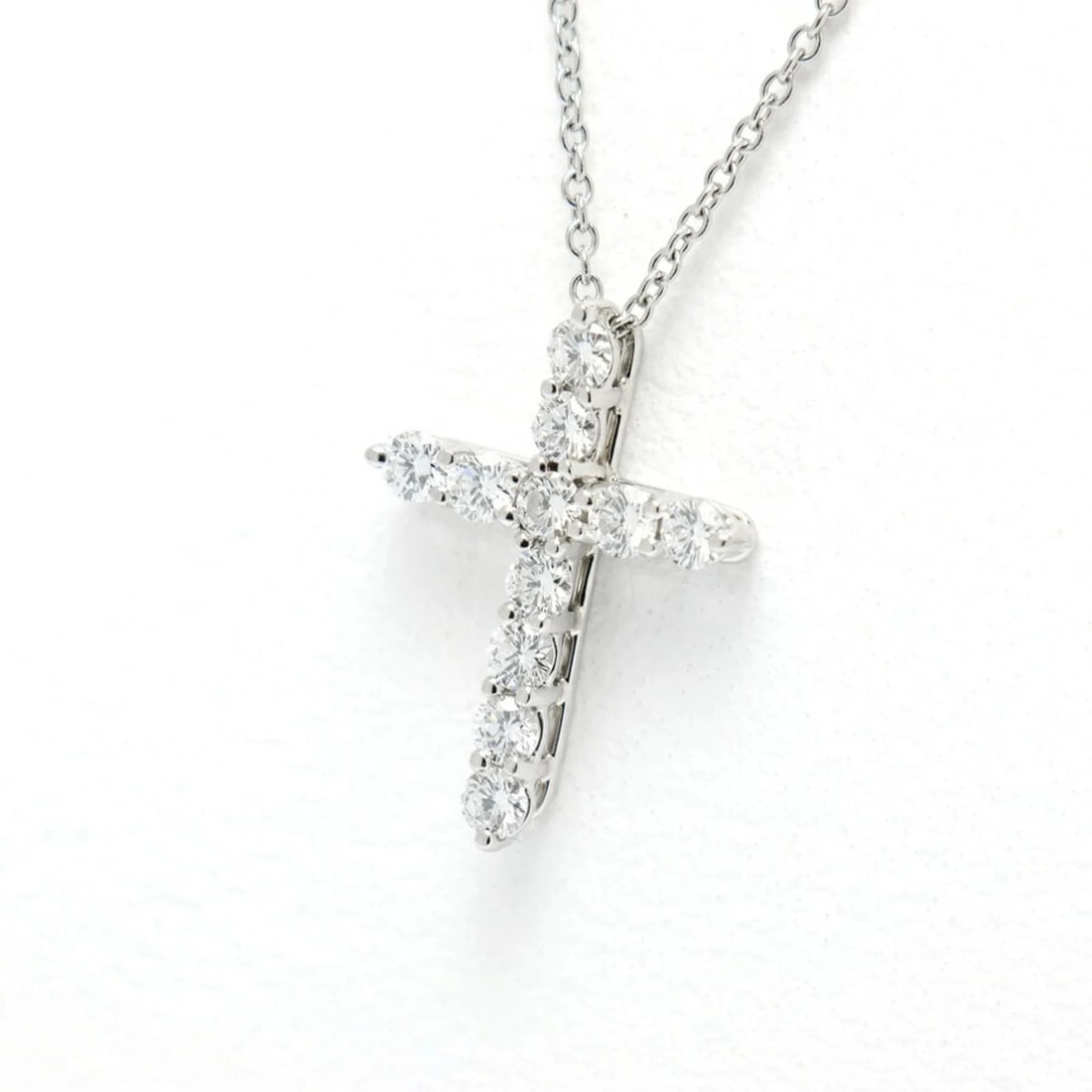 TIFFANY & CO. SMALL CROSS PENDANT NECKLACE: Tiffany & Co. Small Cross Pendant Necklace Brand: Tiffany Type/Style: Pendant necklace Material: Platinum 950 Color: Silver Size: Neck Circumference 41.5 cm / 16.33'' Pendant Size 13mm x 18mm /