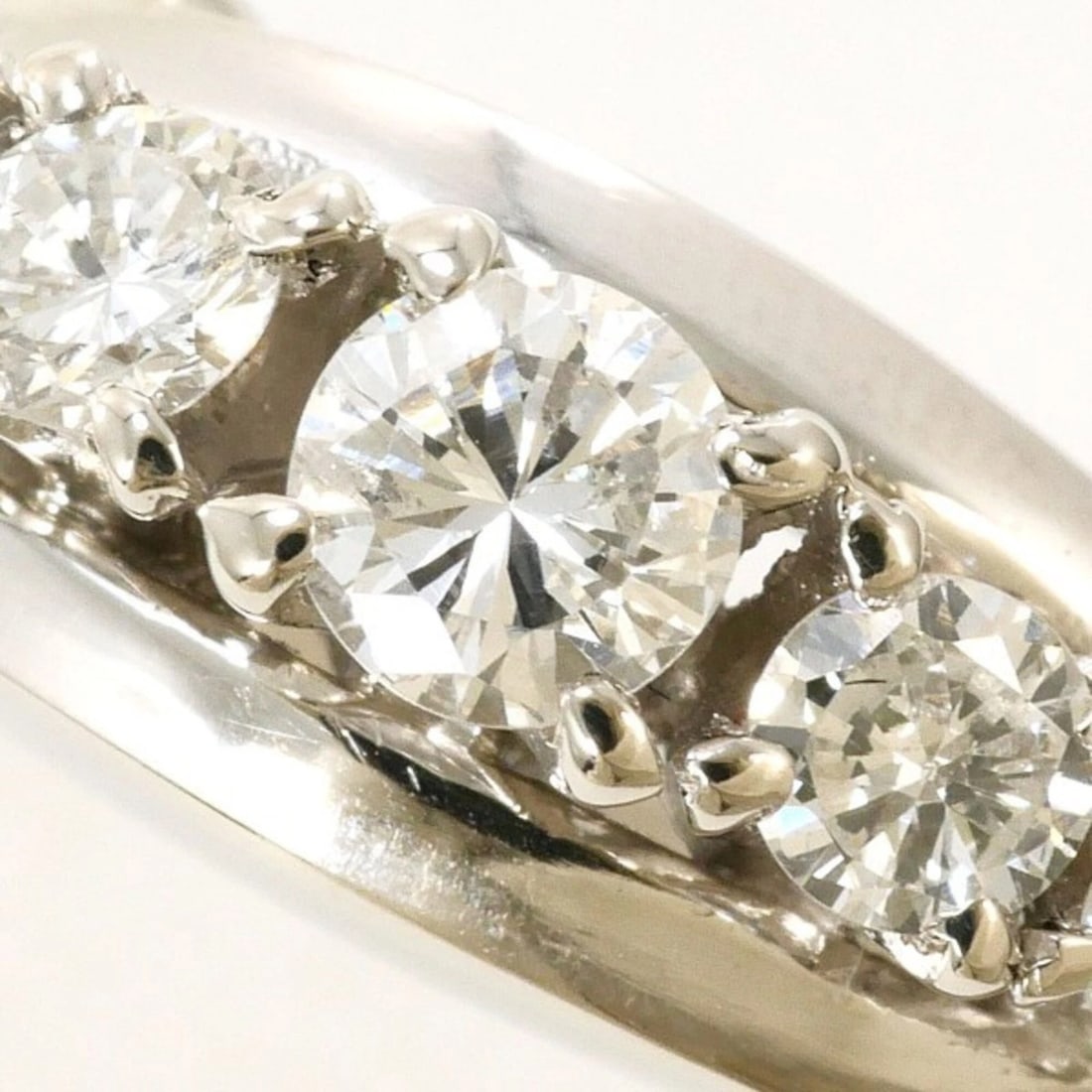 PT900 PLATINUM RING DIAMOND - 2
