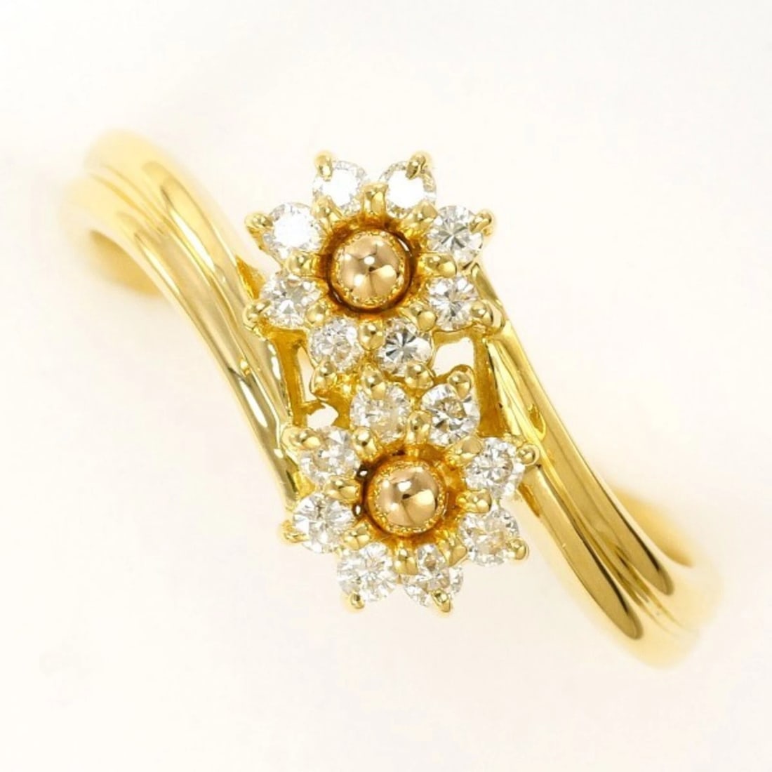 18K YELLOW GOLD RING DIAMOND: 18K Yellow Gold Ring Diamond Brand: Unbranded Type/Style: Band Ring Material: Yellow gold (18K) Color: Yellow gold Size: US 4 Accessories: None Accessories Notice: When purchasing pre-owned goods,