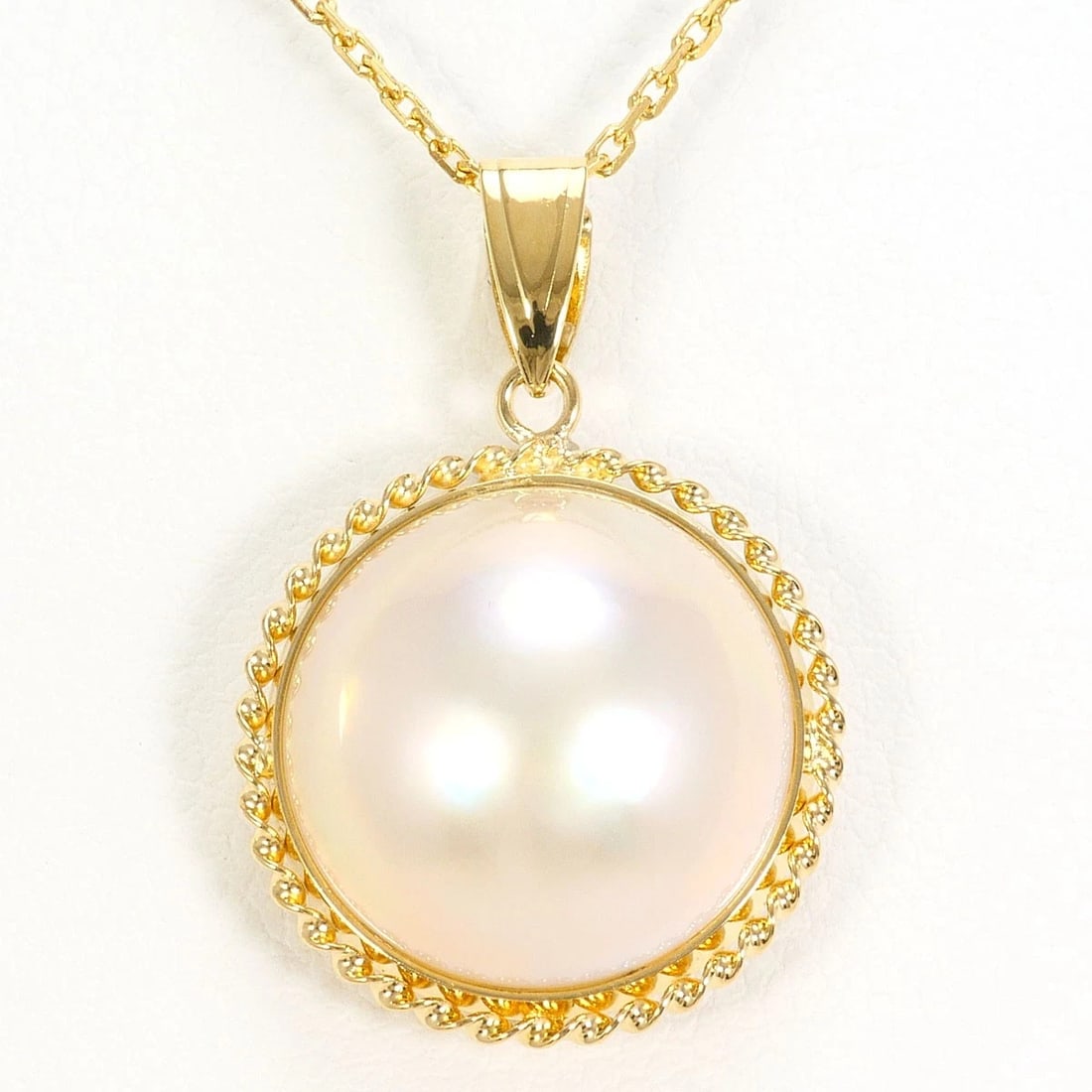 K18 18K GOLD NECKLACE MABE PEARL: K18 18k gold Necklace Mabe Pearl Brand: No Brand Type/Style: Necklace Material: 18k gold, Main Stone/Creation Mabe Pearl Color: Gold Size: total length 40cm Accessories: None Accessories Notice: When