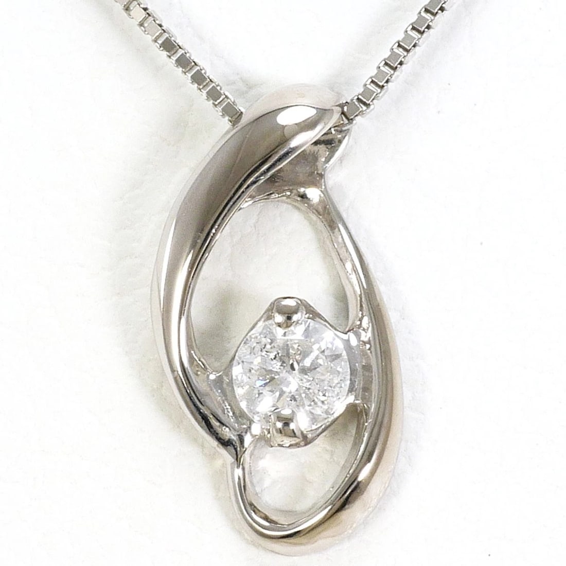 K14 14K GOLD NECKLACE DIAMOND: K14 14K Gold Necklace Diamond Brand: No Brand Type/Style: Necklace Material: 14K Gold, Main Stone/Creation Diamond Color: Gold Size: total length 40cm Accessories: None Accessories Notice: When