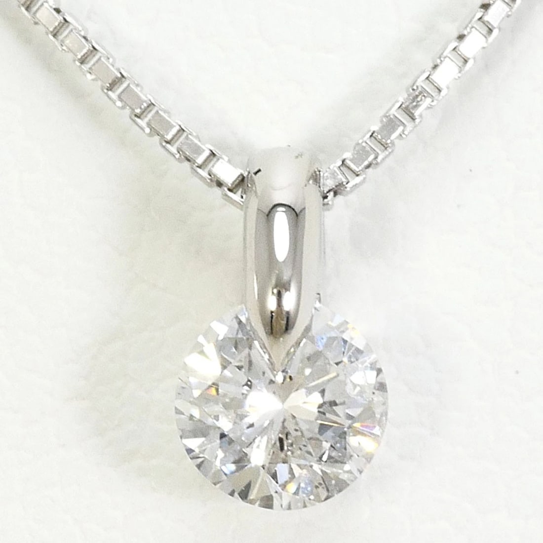 PT900 PLATINUM PT850/PLATINUM NECKLACE DIAMOND: PT900 Platinum PT850/Platinum Necklace Diamond Brand: No Brand Type/Style: Necklace Material: PT900 Platinum, Main Stone/Creation Diamond Color: Silver Size: Total length 40cm Accessories: None