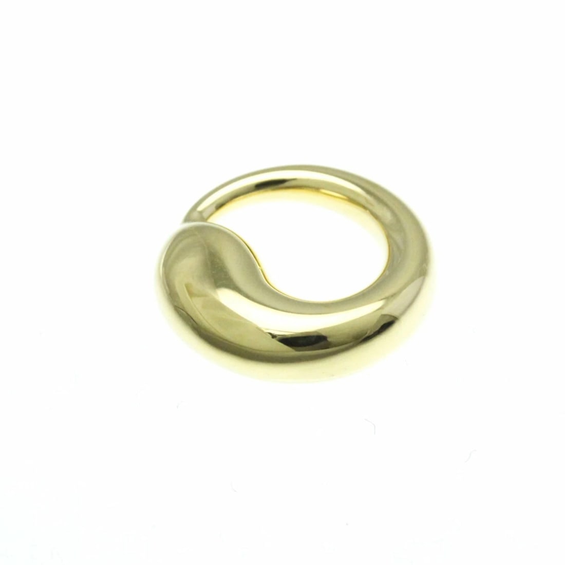 TIFFANY & CO. ETERNAL CIRCLE PENDANT: Tiffany & Co. Eternal Circle Pendant Brand: Tiffany & Co. Type/Style: Necklace Material: 18K Yellow Gold Color: YG Size: Pendant Size: 0.62" x 0.62" (16mm x 16mm) Accessories: None Accessories