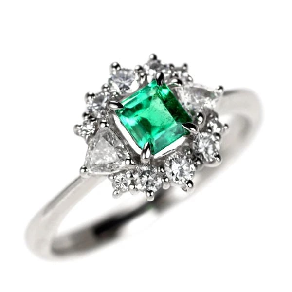 PT900 EMERALD DIAMOND RING: Pt900 emerald diamond ring Brand: None Type/Style: Ring Material: Pt900, Main Stone/Creation emerald Color: PT Size: 5.25US Accessories: None Accessories Notice: When purchasing pre-owned goods,