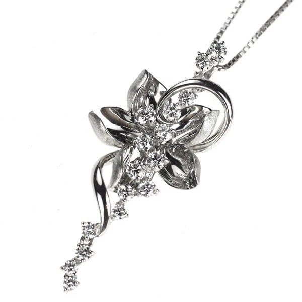 K18WG FLOWER DIAMOND PENDANT NECKLACE: K18WG flower diamond pendant necklace Brand: None Type/Style: pendant necklace Material: K18WG Color: WG Size: Necklace: Chain Length ?45.5 Length/Width/Diameter40.5 Accessories: None Accessories