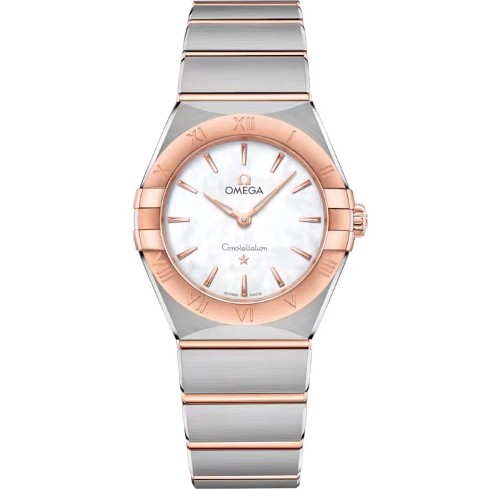 OMEGA CONSTELLATION MANHATTAN BRUSH QUARTZ WATCH: OMEGA Constellation Manhattan Brush Quartz Watch Brand: OMEGA Type/Style: Wristwatch Material: (Gold: 18K) Pink gold/stainless steel Color: Dial Color White MOP Size: Case Size: 28mm Accessories: