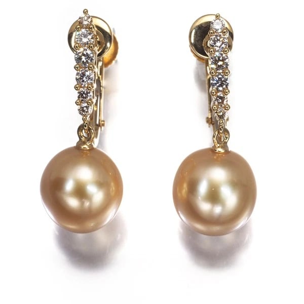 TASAKI EARRINGS GOLDEN SOUTH PEARL DIAMOND DROP 18K YG: TASAKI Earrings Golden South Pearl Diamond Drop 18K YG Brand: TASAKI Type/Style: EarRing Material: 18K / 750 / Yellow Gold Color: Yellow Size: Total length of design: 25.1mm Accessories: None