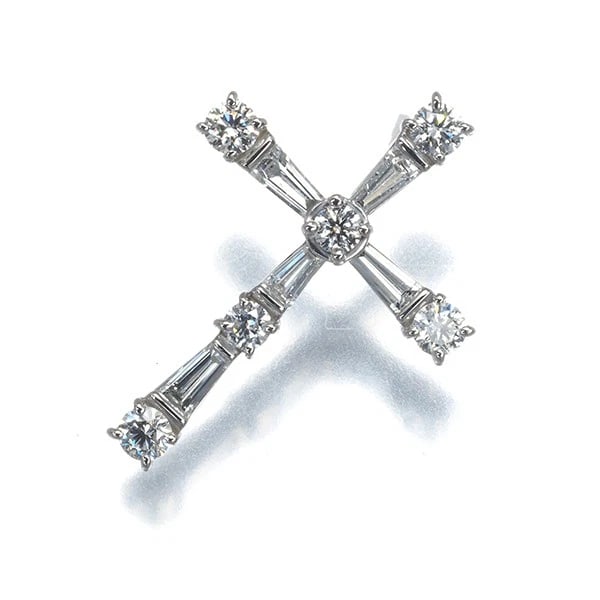 DIAMOND TAPERED-CUT PENDANT 950 PLATINUM: Diamond Tapered-cut Pendant 950 Platinum Brand: Unbranded Type/Style: Pendant Material: 950 Platinum, Main Stone/Creation Natural Color: Silver Size: Design size: 20.5 x 14.8mm Bail inner diameter: