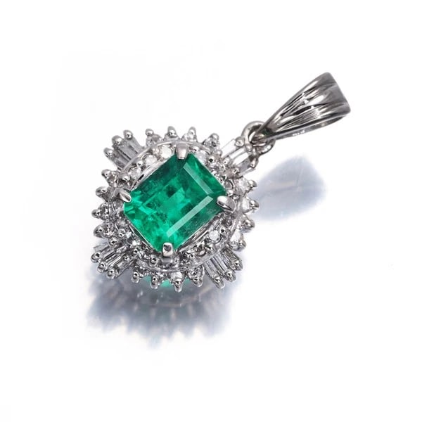 EMERALD DIAMOND CLASSIC PENDANT 900 PLATINUM: Emerald Diamond Classic Pendant 900 Platinum Brand: Unbranded Type/Style: Pendant Material: 900 Platinum, Main Stone/Creation Natural Color: Silver Size: Design size: 12.9 x 12.3mm Total length of