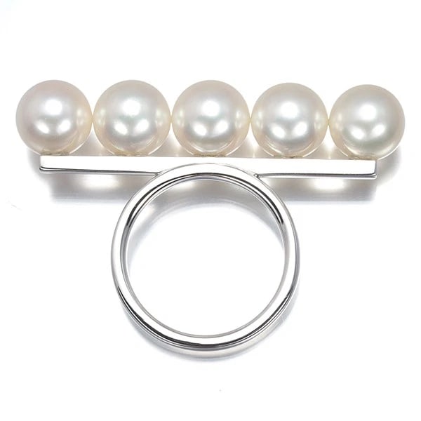 TASAKI RING AKOYA PEARL BALANCE SIGNATURE 25 18K WG: TASAKI Ring Akoya Pearl Balance Signature 25 18K WG Brand: TASAKI Type/Style: Ring Material: 18K / 750 / White Gold, Main Stone/Creation cultured Color: WHITE GOLD Size: US 6-6.25 Accessories: Non