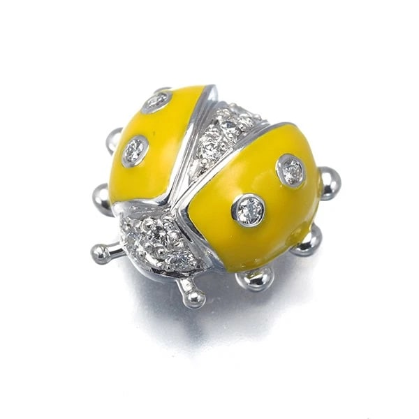 QUEEN BROOCH DIAMOND 18K 750 WHITE GOLD/ENAMEL: QUEEN Brooch Diamond 18K 750 White Gold/Enamel Brand: QUEEN Type/Style: Brooch Material: 18K 750 White Gold/Enamel, Main Stone/Creation Natural Color: none Size: Design size: 10.9 x 12.1mm Accesso