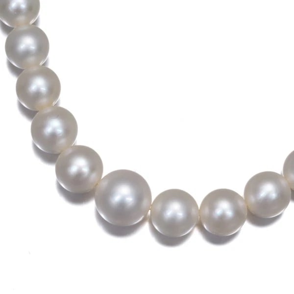 MIKIMOTO NECKLACE BABY AKOYA PEARL SILVER: Mikimoto Necklace Baby Akoya Pearl Silver Brand: MIKIMOTO Type/Style: Necklace Material: Silver Color: White Size: Approx. 39cm Stone Size: Akoya Pearl: Approximately 3.8 - 7.1mm Accessories: None