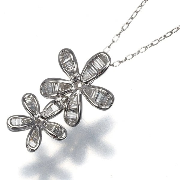 DIAMOND FLOWER TAPERED-CUT NECKLACE 18K 750 WHITE GOLD: Diamond Flower Tapered-cut Necklace 18K 750 White Gold Brand: Unbranded Type/Style: Necklace Material: 18K / 750 / White Gold, Main Stone/Creation Natural Color: White Size: Necklace length: 36 / 40cm