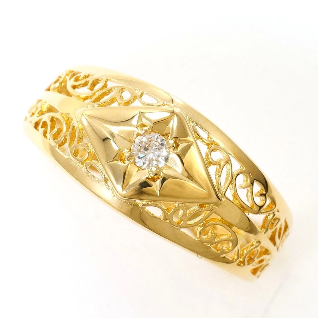 K18 18K GOLD RING DIAMOND: K18 18k gold Ring Diamond Brand: No Brand Type/Style: Ring Material: 18k gold, Main Stone/Creation Diamond Color: Gold Size: US 5 1/4 Accessories: None Accessories Notice: When purchasing pre-owned