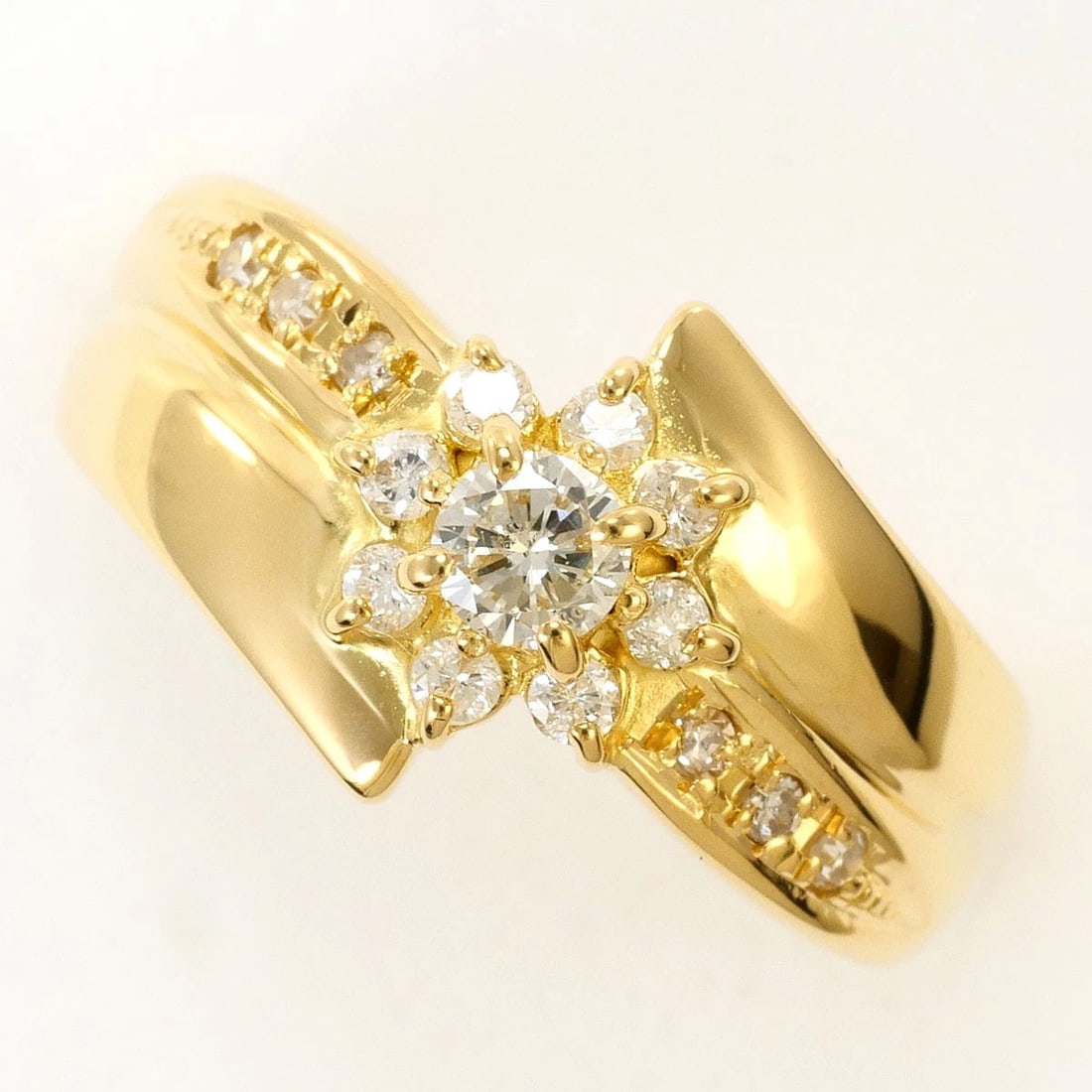 K18 18K GOLD RING DIAMOND: K18 18k gold Ring Diamond Brand: No Brand Type/Style: Ring Material: 18k gold, Main Stone/Creation Diamond Color: Gold Size: US 6 3/4 Accessories: None Accessories Notice: When purchasing